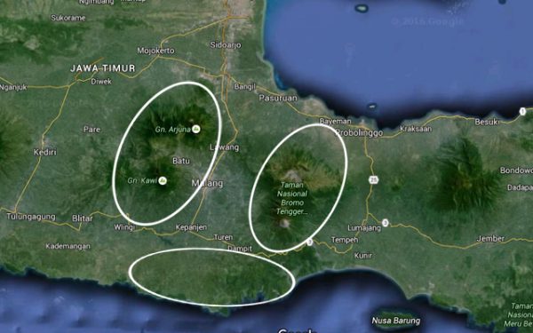 Malang diapit gunung dan ada di tepi pantai yang cocok untuk motor trail