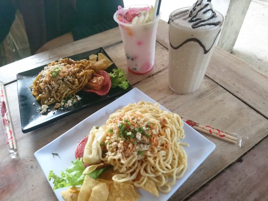 Penampakan kuliner di Kober Mie Setan. (Foto: Riska Suci Rahmawati)
