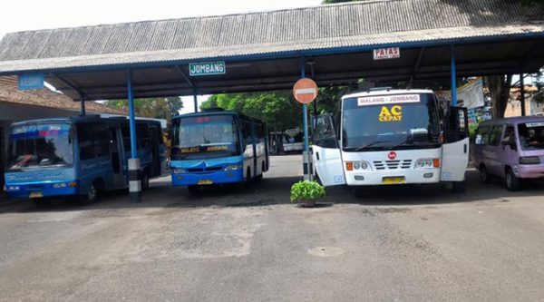 Bus Puspa Indah kalah melawan Bagong