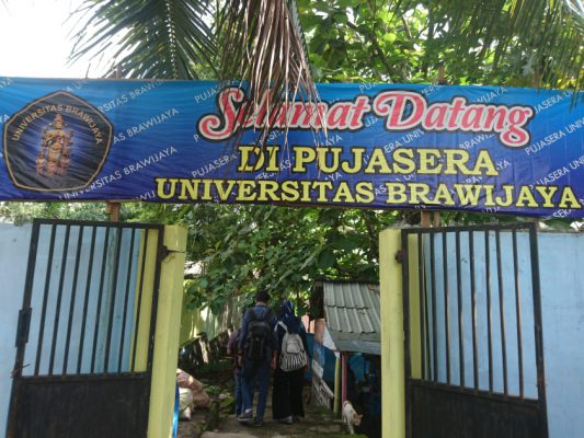 Pintu masuk menuju Pujasera Universitas Brawijaya (UB). (Foto: Riska Suci Rahmawati)