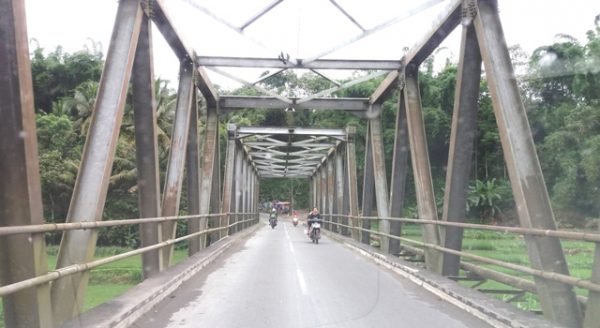 Jembatan! Menjadi batas Malang dan Blitar | Foto: Kompasiana)