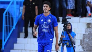 matias malvino bertahan di Arema