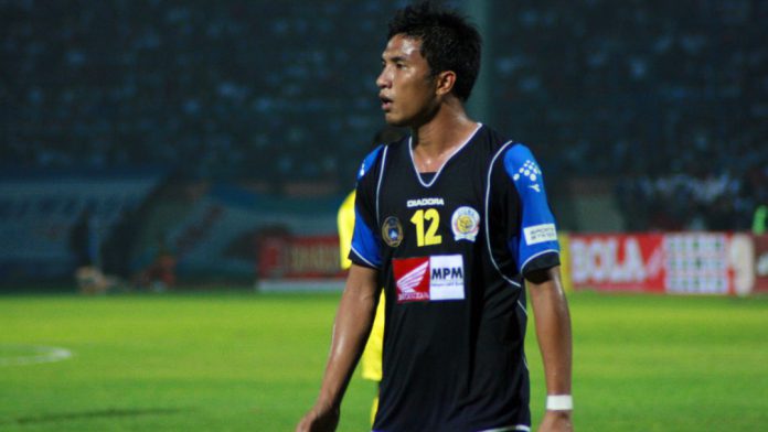 Arema Cari Striker Asing Mirip Along