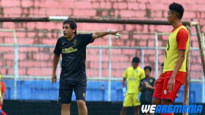 Demi Kerja Sama, Eduardo Minta Tim Pelatih Arema Saling Percaya
